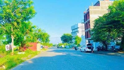 Sụp hầm đường 10m5, kẹp vệt cây xanh, ngay cổng ĐH Y Phan Châu Trinh