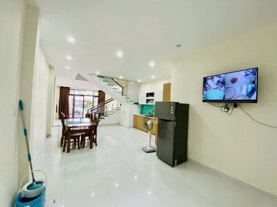 Cho thuê nhà 3,5 tầng mặt tiền đường Phan Huy Chú sát cầu Trần Thị Lý