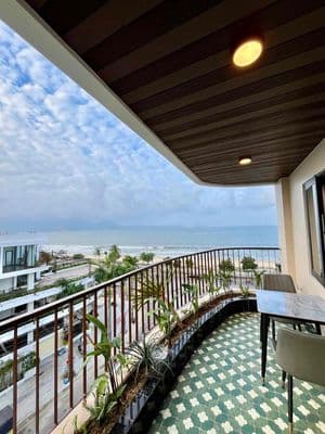 Penthouse 1 phòng ngủ tầng 6 – ban công rộng view biển