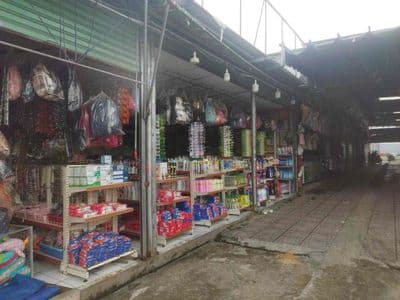 Mặt tiền chợ đêm Chí Thành+ sân bóng đang cho thuê 100tr/tháng. Mặt ti