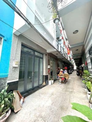 Bán nhà hẻm 338 , phú Định , p16 Q8