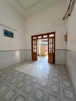 Cho thuê nhà đường xe hơi thông 2pn 1wc giá 7tr