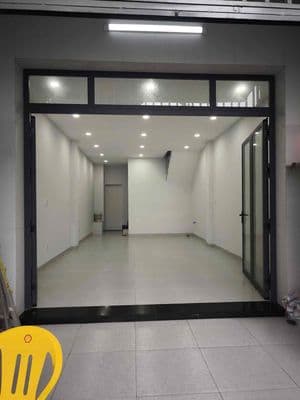 Nhà mặt tiền kênh tân hoá ngang 4m5 2 lầu