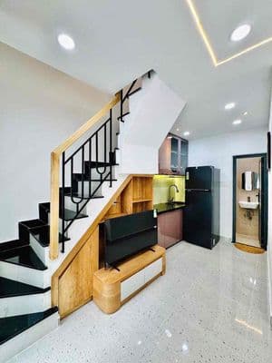 HIẾM-NHÀ NGUYỄN VĂN TRỖI 4PN-4WC Mới 100% CHỈ 15trX. Homestay, Airbnb
