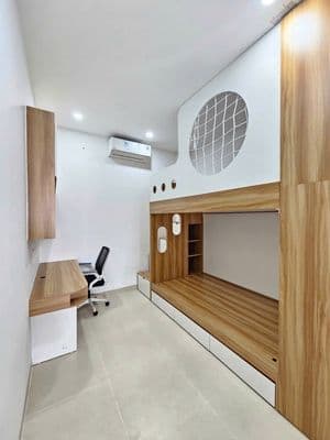 Chính chủ bán căn hộ d.vụ 5 lầu ở linh xuân. giáp làng đhqg.dt 109,7m2