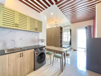 STUDIO cửa sổ ban công thang máy Ngay ĐH UEH HUFLIT Hoa sen Bách KHoa