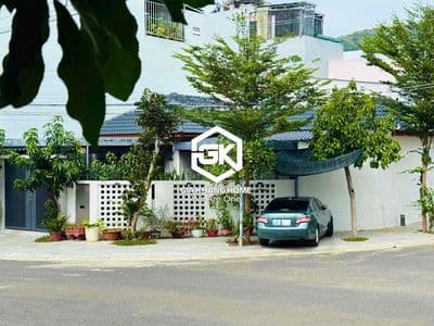Cho thuê dài hạn nhà sân vườn 3 phòng ngủ full nội thất mới mặt tiền l