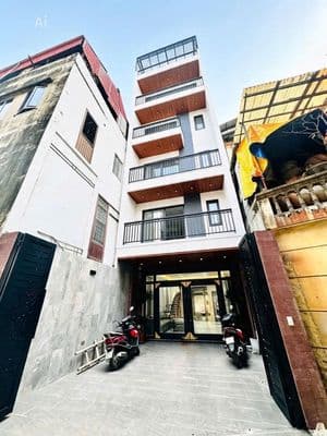 Chủ cần tiền bán gấp nhà phố Trung tâm Ngọc Lâm Long Biên Hà Nội