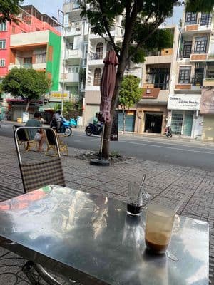 Cho thuê sân trước nhà