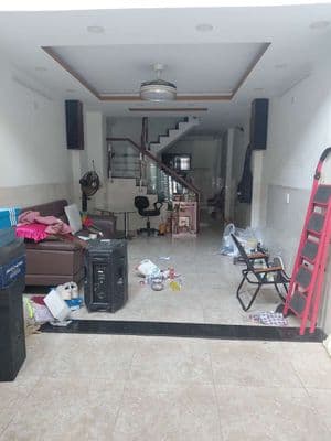Cho thuê nhà 4 x 15m trệt lửng 2lầu 4pn mới sơn sửa lại mới đẹp 100%