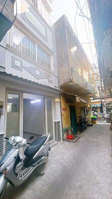 Bạn tìm nhà nguyên căn Quận 4 khoảng 11 triệu, 2 phòng ngủ