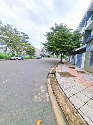 Cho thuê nhà 1 trệt 2 lầu góc 2 mặt tiền KDC Bửu Long 3