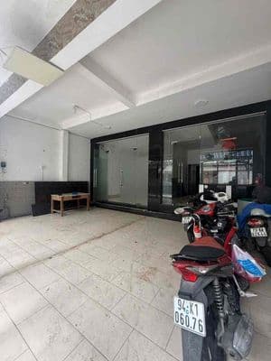 Cho thuê nhà mặt tiền lê thị xuyến ngang 7m , dt 80m2 - 4 tầng 1 tum