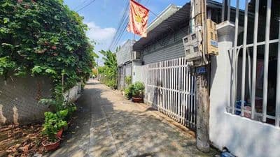 chính chủ cần bán nhanh nhà cấp 4 kế bên kdc HT3
