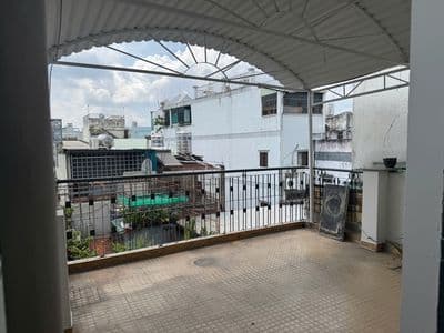 Nhà mới sơn sửa 3pn hẻm xe hơi bành văn trân