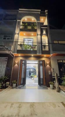 Bán nhà 2 lầu cao cấp , tủ bếp full tủ kính bọc nhôm , hoàn công đủ