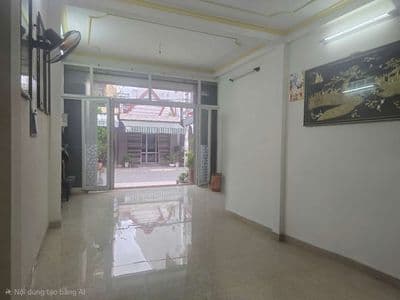 Mặt bằng sạch sẽ cửa kính mặt tiền lê anh xuân