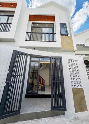 Bán Nhà Gần Cao Đẳng Y Tế Cần Thơ 400m , có sân để xe riêng