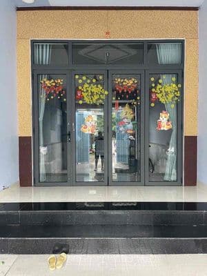 Nhà 1 trệt 2 lầu 4PN 4WC sẵn máy lạnh kế đường Tây Hoà gần Ngã tư MK