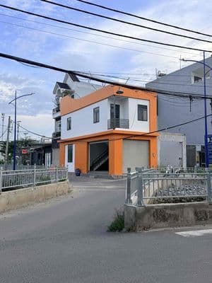 Nhà Lô Góc 2 Mặt Tiền gần Trường Học 12tr/thang