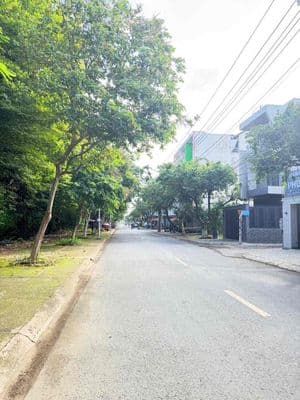 Cho thuê nhà 1 trệt 1 lầu gần cổng sau công ty bon chen , phường bửu h