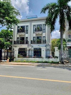 Cho thuê biệt thự villa phú mỹ hưng, dt 1200m2 quận 7