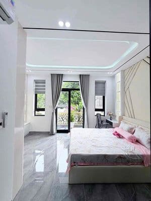 885 cho thuê nhà đẹp 3 tầng mới 100% lê văn sĩ