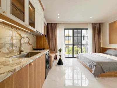 Nhà Mới_Thang Máy_Ban Công Gần Trường UEH, Hoa Sen, Y Dược, Bách Khoa