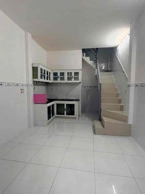 cho thuê nguyên căn HXH trệt 2 lầu. sân thượng