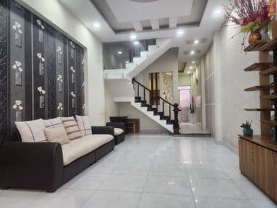 Nhà riêng, hẻm xe hơi, gần chợ, bệnh viện, trường học