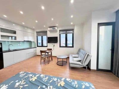 Studio cửa sổ ban công thoáng tại khu nhà phố