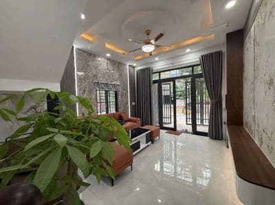 Rẻ hơn trong khu vực, dọn vào ở ngay hẻm xe hơi thông.