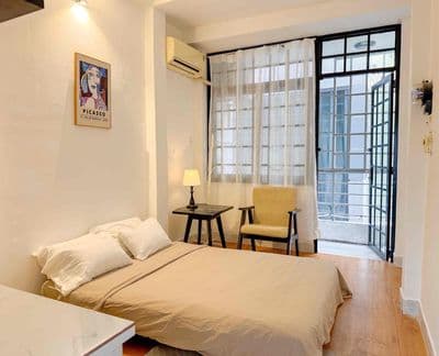 Cho thuê căn hộ studio ban công thoáng ngay cvien lê văn tám q1