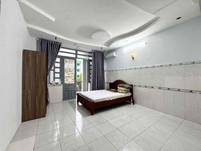 Chính Chủ Cho Thuê | 1PN Rộng 50m2 | Ban Công Thoáng Mát | Full NT