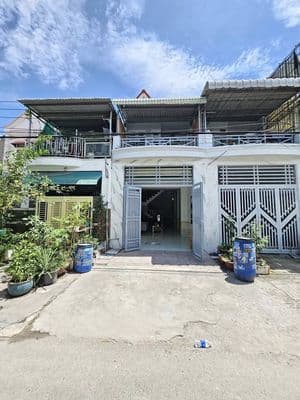 Bán Rẻ nhà trệt lầu - sân ô tô KDC gần Vincom 550 Dĩ An