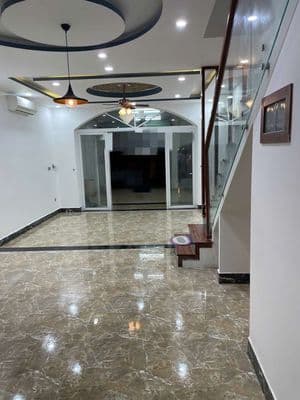 2tầng mt hằng phương nữ sỹ