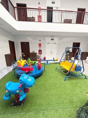 Cho thuê căn hộ 2PN khu vực Hoà Xuân, full nội thất