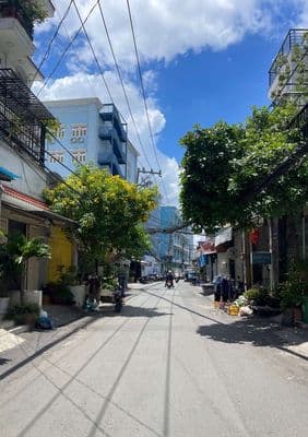 Hơn 4 tỷ nhà 3 tầng hẻm xe hơi thông huỳnh tấn phát, ở cho thuê kd tốt