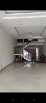 Tòa nhà 4tầng 9phòng lê văn hiến