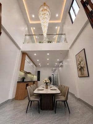 Nhà 6 tầng thang máy Phúc Lợi, 45m², gần chợ