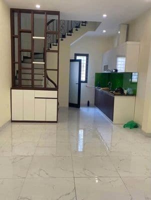 Cho thuê nhà nguyên căn Ngọc Thuỵ, 32m2, 5 tầng, 10 triệu