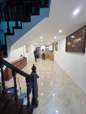 Cho thuê nhà 40m2 x 6 tầng + tum Hoàng Hoa Thám, Ba Đình