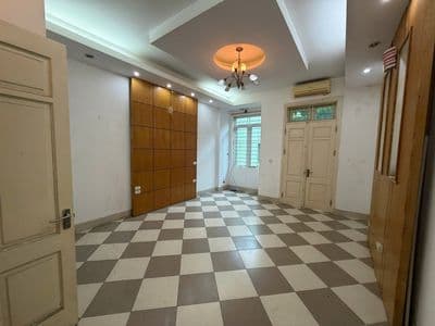 Cho thuê nhà Đỗ Quang, 48m2, 5 tầng, ô tô đỗ cửa