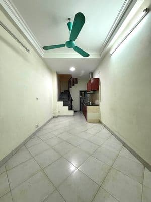 Cho thuê nhà 30m2 x 3 tầng, 2 ngủ, 2 vs, Kim Mã, Ba Đình