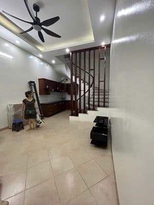 Cho thuê nhà Yên Lạc, Hai Bà Trưng, 4.5 tầng, 3PN, gần ô tô