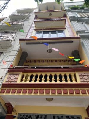 Cho thuê nhà Nguyễn Khánh Toàn, 60m2 x 5 tầng, full đồ, ô tô đỗ cửa