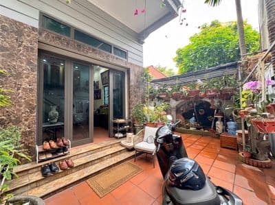 Bán nhà 127m² Ngô Gia Tự, Long Biên, 4 tầng, ô tô đỗ cổng