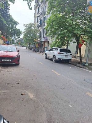 Bán nhà 6 tầng thang máy 42m2 gần SVĐ Thanh Trì, ô tô đỗ cửa