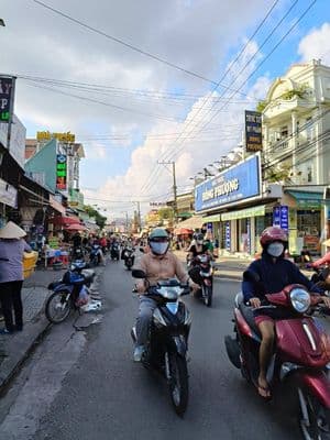 Nhà mặt tiền chợ Đoàn Thị Kia, Dĩ An, dòng tiền 15tr/tháng