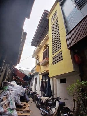 Cho thuê nhà 60m2, 2.5 tầng, 4PN gần chợ Tân Xuân